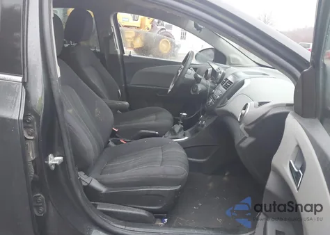 2015 Chevrolet Sonic Lt Manual из США, поврежденный, VIN 1G1JD5SG1F4125860